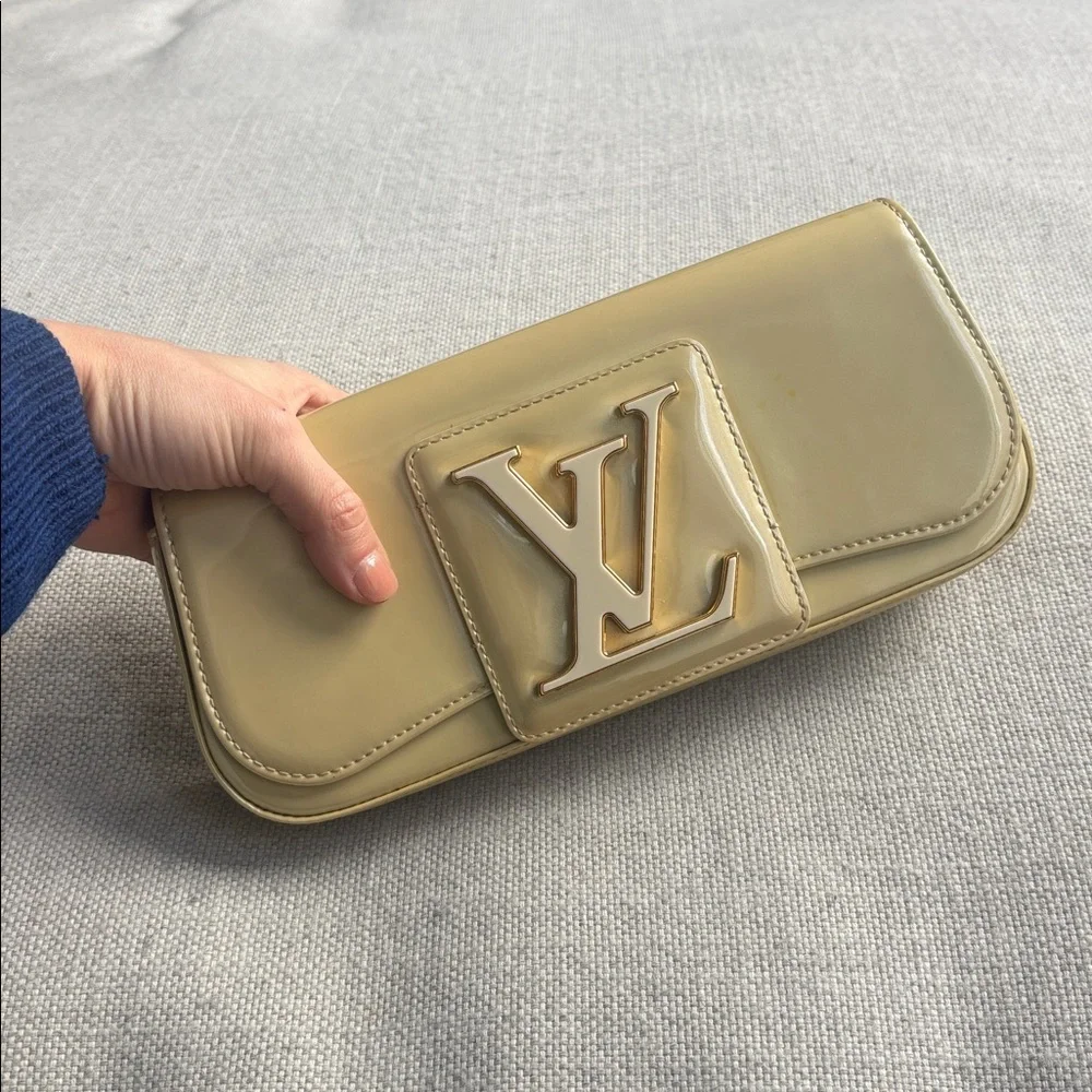 Louis Vuitton Vernis Patent Leather Pochette Sobe Blanc Clutch M93489 - Picture 11 of 16